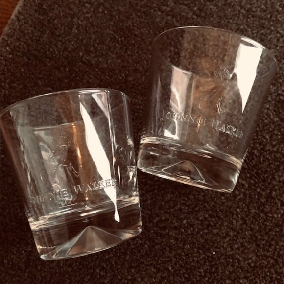 2 Johnnie Walker Whisky Rocks Glasses with Embossed details and prism bottoms - Picture 8 of 16